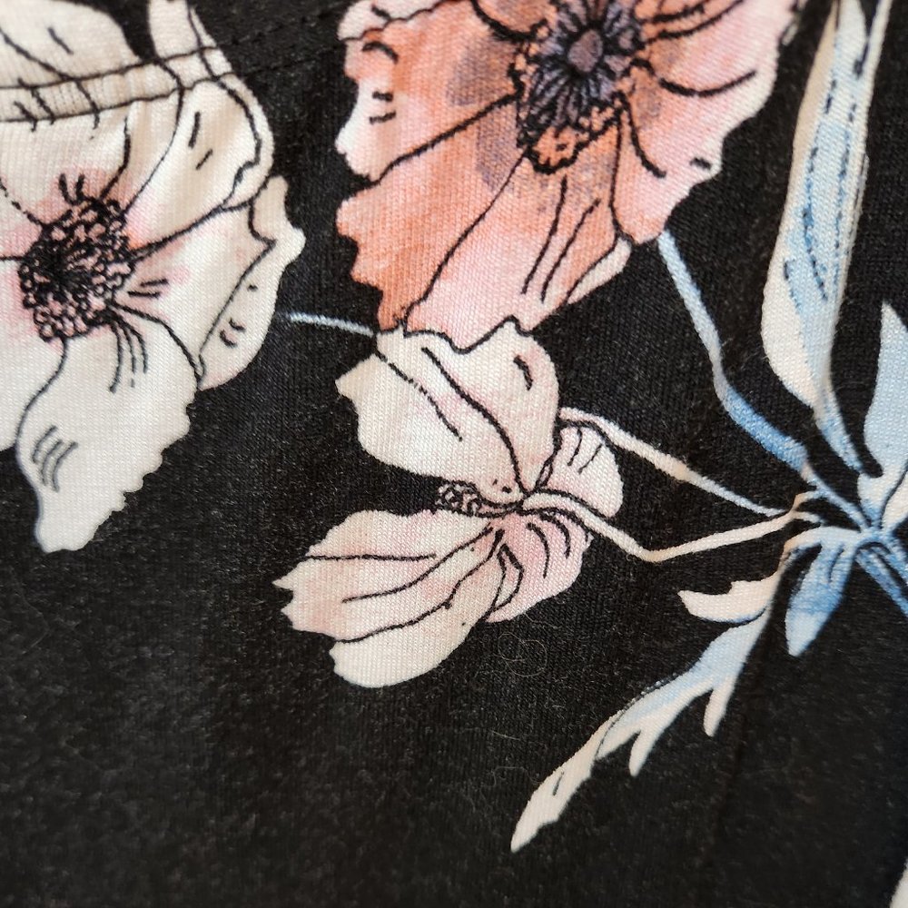 Torrid Floral Tank - Picture 3 of 3